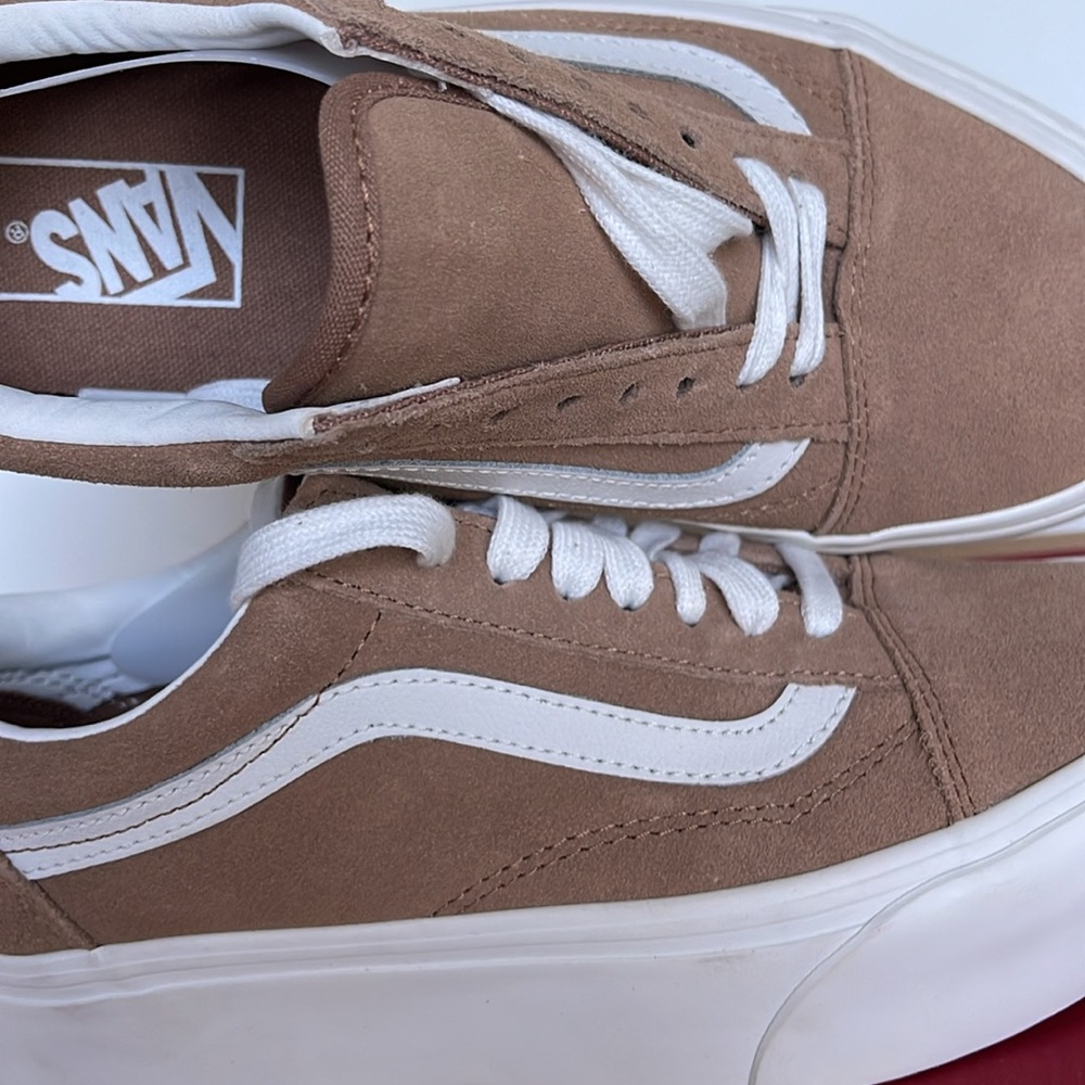 Vans Men’s Old Skool Stacked Soft Suede Burro/True White 
VN0A7Q5MB69
Platforms - Picture 14 of 16